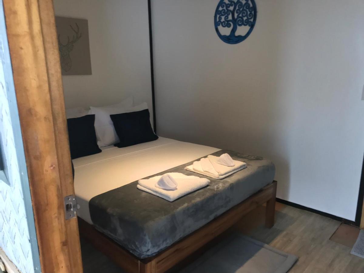 Отель Keira Backpackers Эль-Нидо Экстерьер фото
