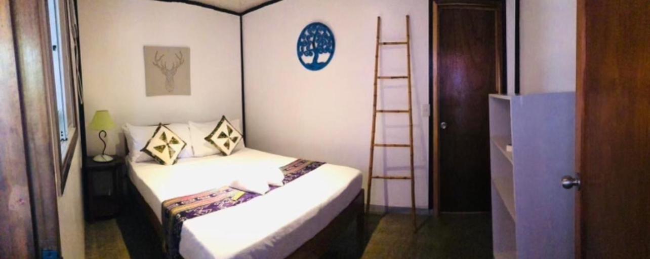 Отель Keira Backpackers Эль-Нидо Экстерьер фото